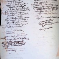 Pages de notes en vrac et morceaux de papier avec notes, Abonnement au journal des débats