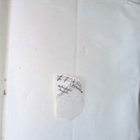 Pages de notes en vrac et morceaux de papier avec notes, Abonnement au journal des débats