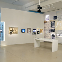 [Vue générale d'une salle exposition Dennis Hopper et le Nouvel Hollywood - Photographie Stéphane Dabrowski]