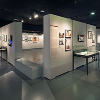 [Vue d'ensemble de la salle centrale de l'exposition Dossier Scriptes (Galerie des donateurs) - Photographie Stéphane Dabrowski]