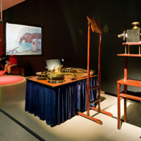 [Vue d'un îlot et du théâtre optique de l'exposition "Lanterne magique et film peint - 400 ans de cinéma" (Paris) - Photographie Stéphane Dabrowski]