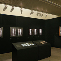 [Pupitre rétroéclairé et éclairages artificiels exposition Mouvements de l'air - Photographie Stéphane Dabrowski]