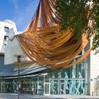 [Signalétique extérieure au bâtiment exposition Brune/Blonde - Photographie Stéphane Dabrowski]