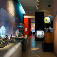 [Projections de diapositives par des lanternes magiques dans l'exposition Lanterne magique et film peint - 400 ans de cinéma (Paris) - Photographie Stéphane Dabrowski]