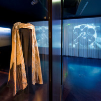 [Ilot avec costume exposition Tournages. Paris-Berlin - Photographie Stéphane Dabrowski]