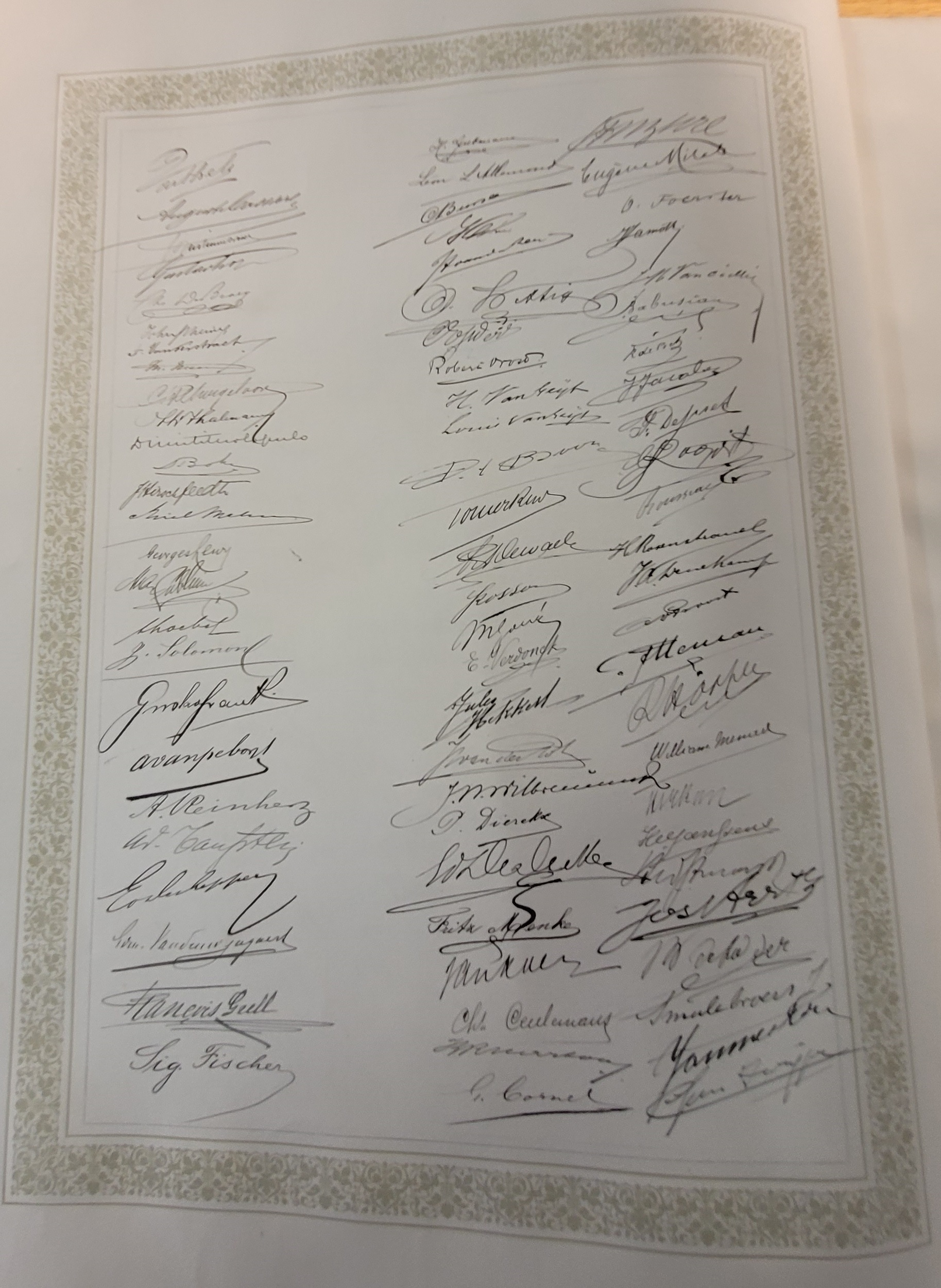 Signatures des membres de la Bourse - 4 Signatures des membres de la Bourse - 4