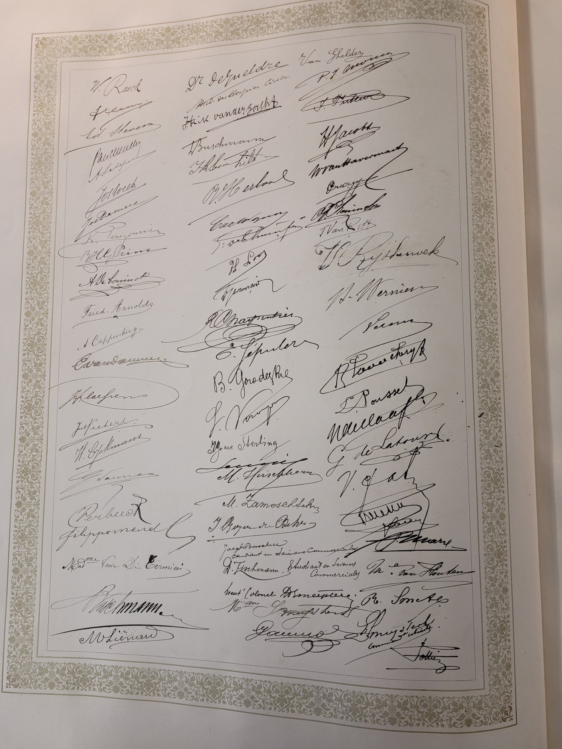Signatures diverses - 19 Signatures diverses - 19