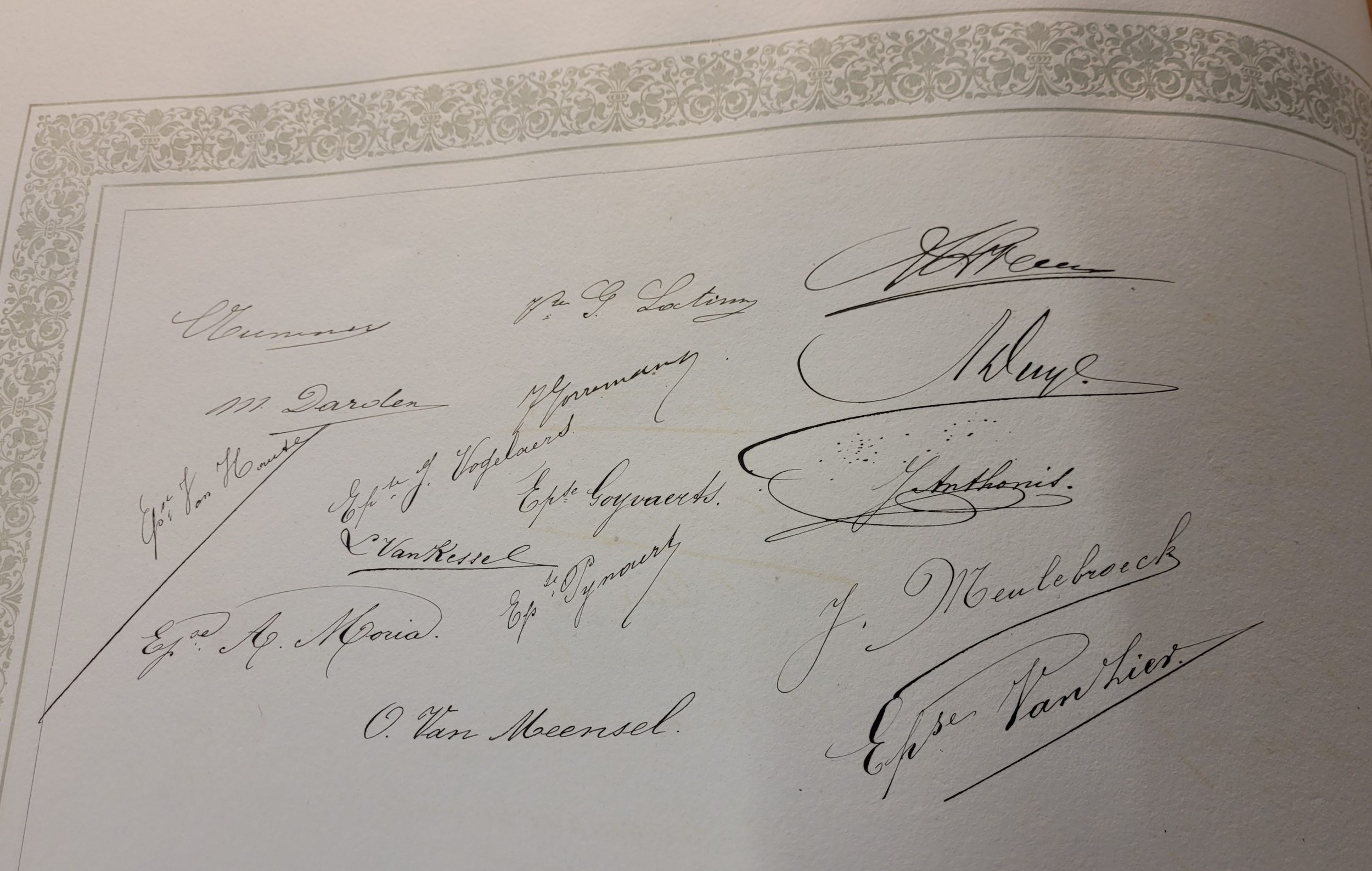 Signatures du Personnel enseignant et des étudiants - 10 Signatures du Personnel enseignant et des étudiants - 10