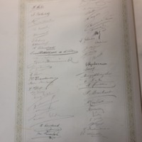 Signatures des enseignants et des étudiants de l’Institut supérieur du commerce  - 1