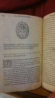 1578 - Nicolas Chesneau - Trésor et entière histoire de la triomphante victoire du corps de Dieu sur l’esprit malin - BM Lyon
