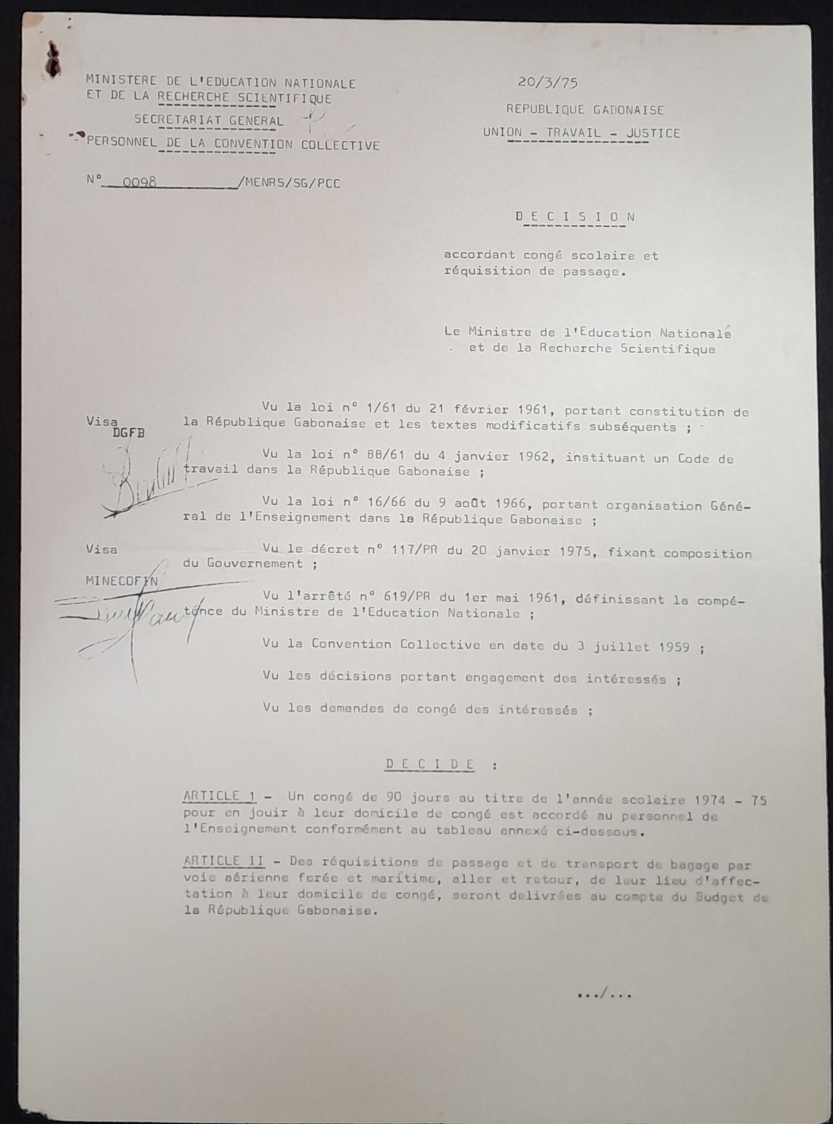 13.2 Gabon De╠ücisionConge╠üsScolaires-1.jpg