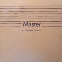 Bloc note avec divers papiers épars