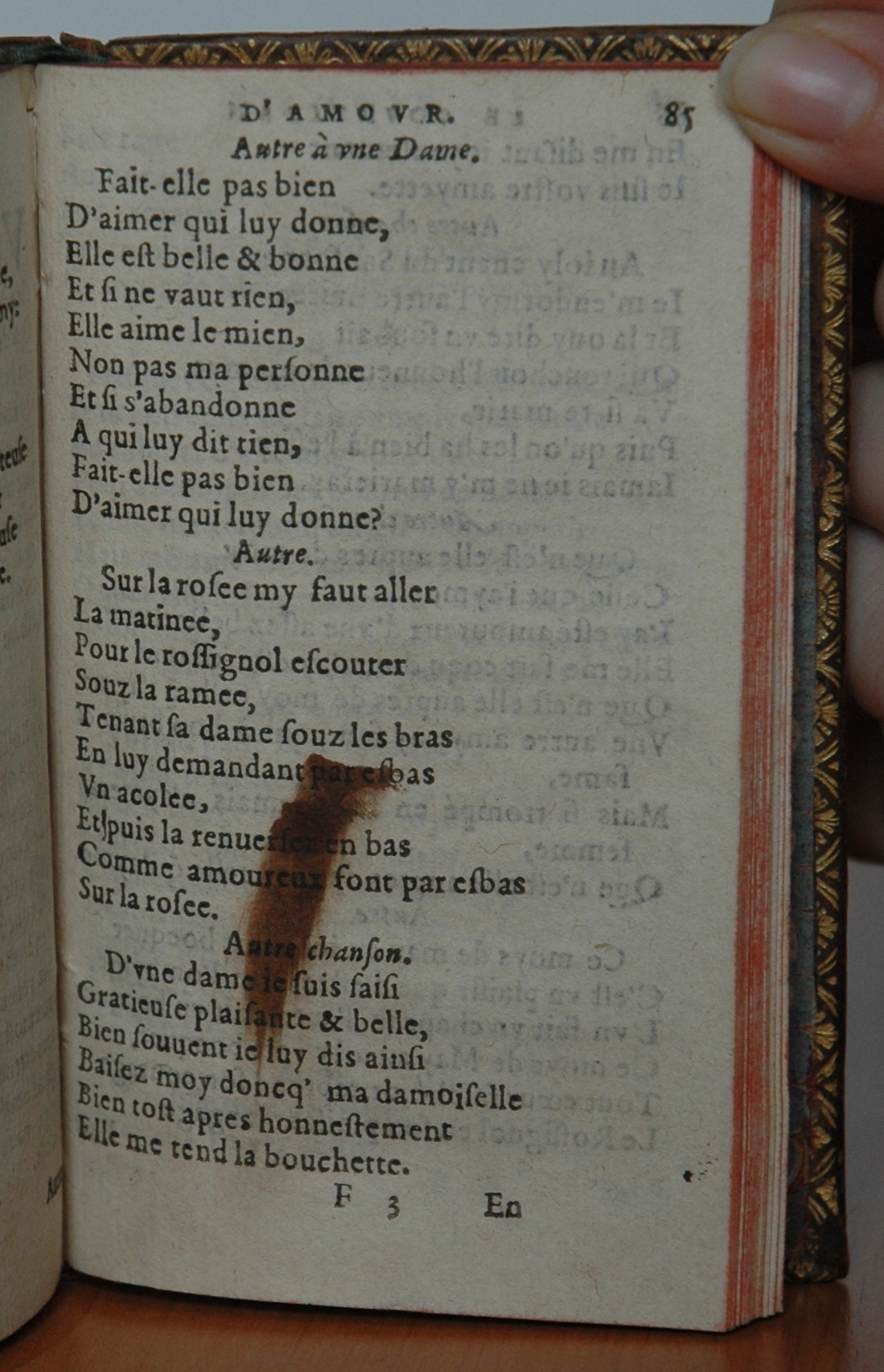 http://eman-archives.org/import/TJI/1582/[1582_Courtizanamoureux_Rigaud]_Page_085.jpg