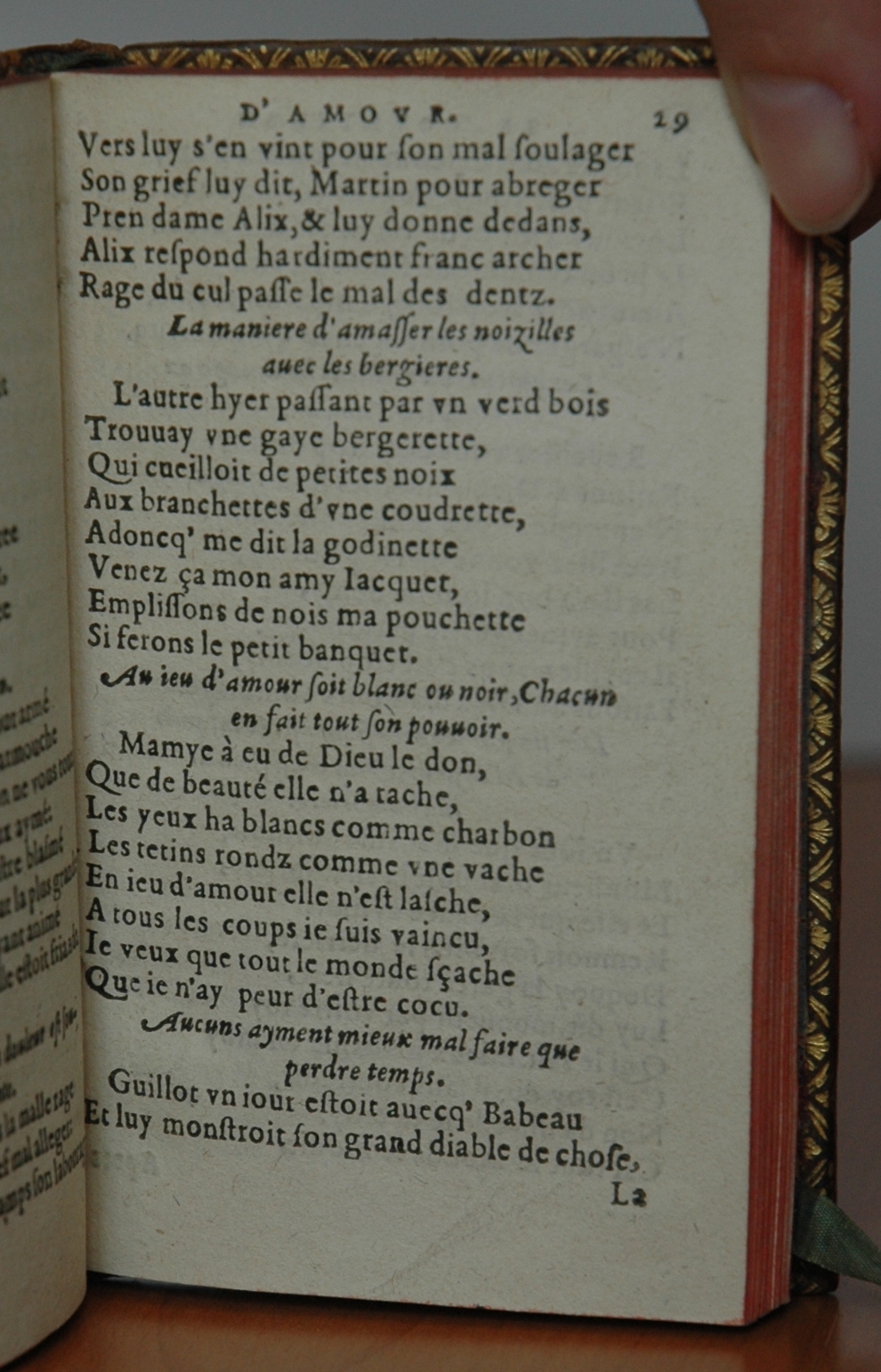http://eman-archives.org/import/TJI/1582/[1582_Courtizanamoureux_Rigaud]_Page_029.jpg